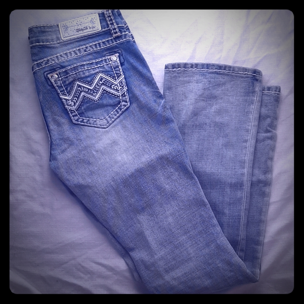 Well worn Grace in La size 28 Jean's